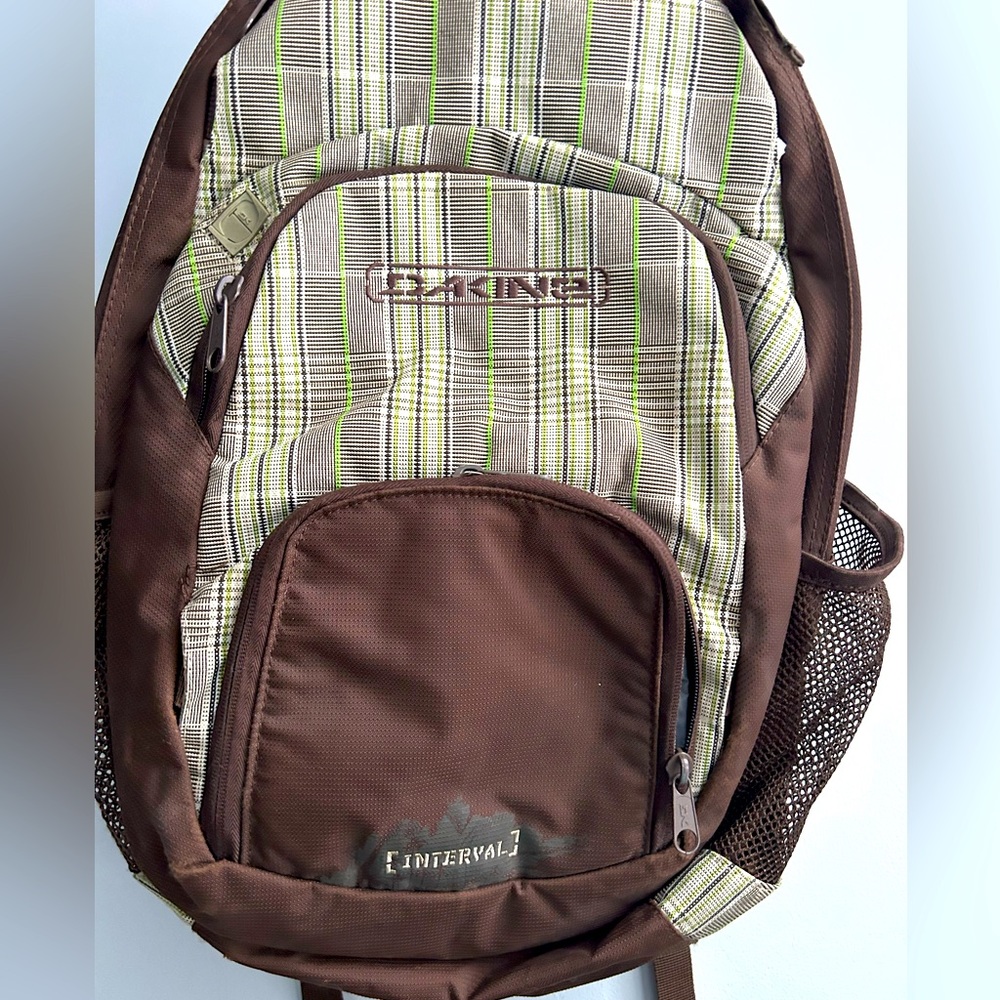 DAKINE Interval backpack - tons of external pockets
